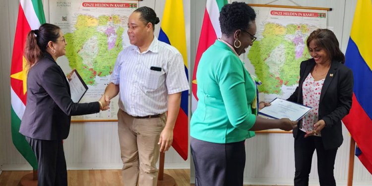 The full borders of Suriname can be seen in the background of this image. , and yet the Guyanese on Facebook claim that our maps our fake. 😂 keynews.sr/2023/12/18/sam…