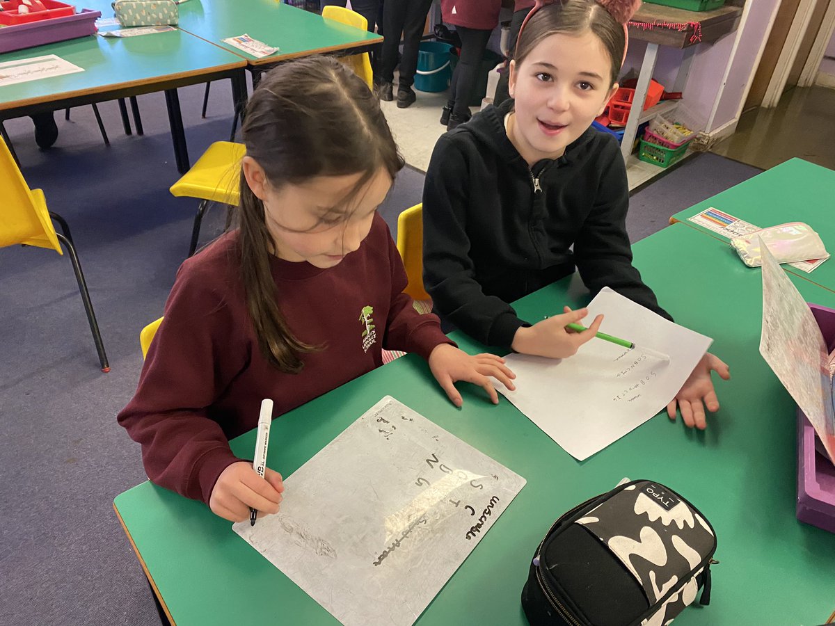 Rowling worked in teams today to try and crack a Christmas code! Good team work 👍