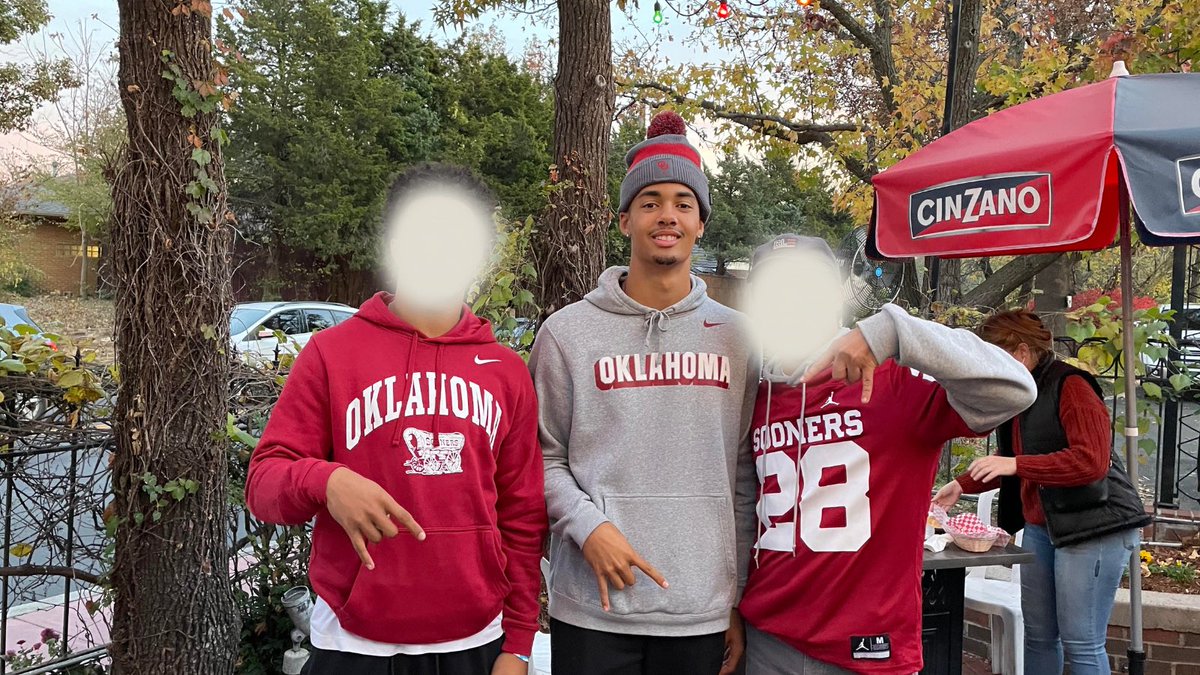 hunchohesse's tweet image. BREAKING: According to one of my trusted sources (in picture), Malachi Nelson was seen in Norman, OK this afternoon wearing all OU gear #OUDNA