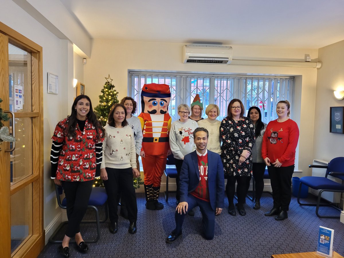 Good evening #OldhamHour!

Have you seen our #ChristmasJumperDay photos?

The money raised from the day will be going to help feed the homeless in the Oldham area.

#Christmas