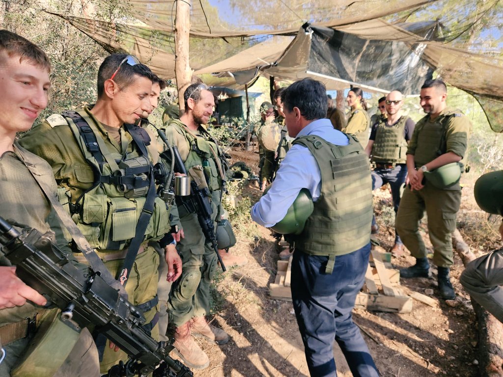 🇫🇷 🇮🇱 NEW: Former Prime Minister of France Manuel Valls is visiting Israel with @elnetwork_eu @elnetfr.

He said to <a href="/IDF/">Israel Defense Forces</a> soldiers at the Israel-Gaza border: "You are fighting the war on behalf of Israel, but also for the sake of all the democracies of the free world."