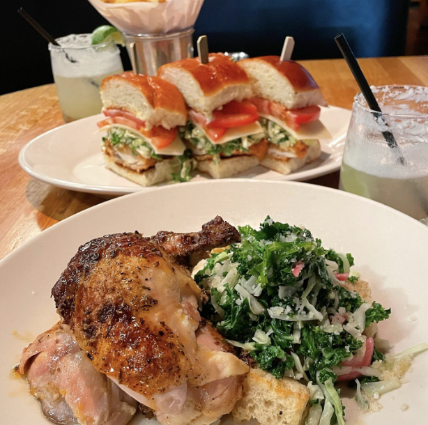 There’s something for everyone’s tastebuds at @rdkitchensdallas. 🤤

#shoptheplaza #dallasshopping #luxuryshopping #dallastx #dallasboutique #dallaslifestyle #eatattheplaza #chicken #sandwich #holidaymeals #restaurant