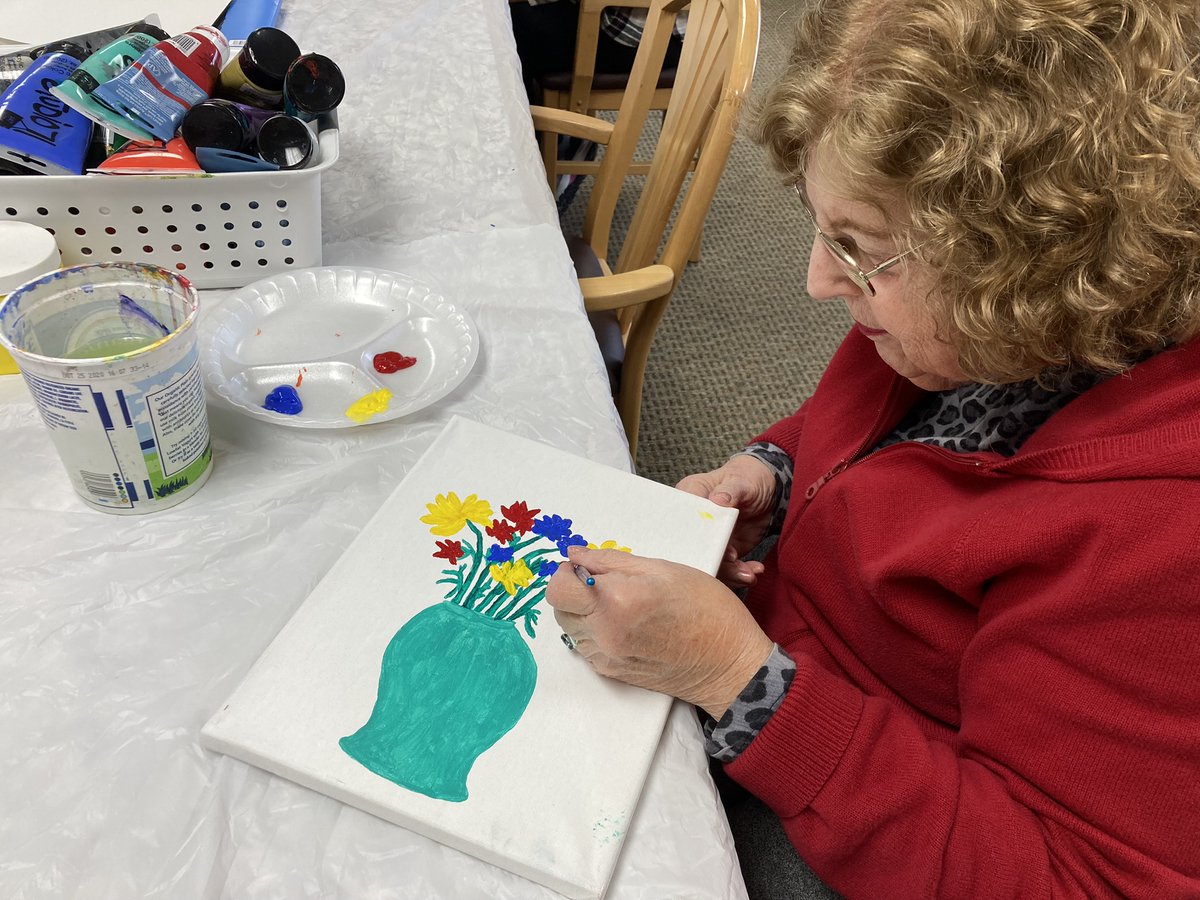 Painting! 🖌️🎨 One of our favorite afternoon pastimes!

#Painting #SeniorArtist #SeniorLivingCommunity #SeniorLiving #MenorahPark #ExcellenceInCaring