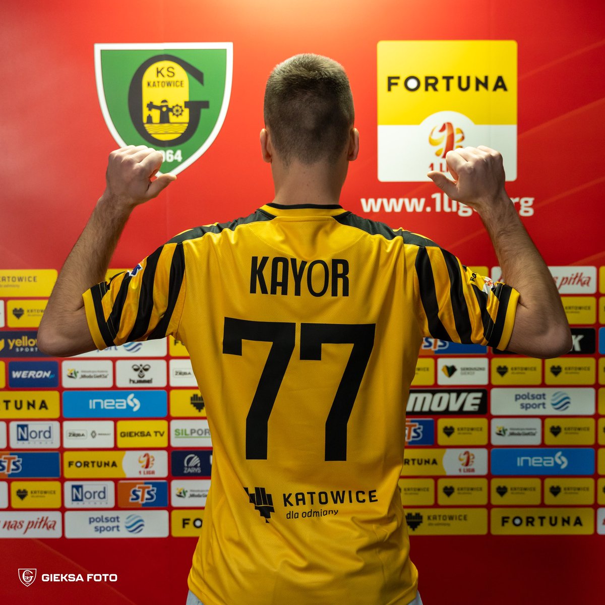 W tym sezonie będę miał zaszczyt reprezentować barwy <a href="/_GKSKatowice_/">GKS Katowice</a> w rozgrywkach INEA 1 Liga Games oraz ORLEN ePuchar Polski.

Dziękuje za zaufanie 🫶 🟡🟢⚫️