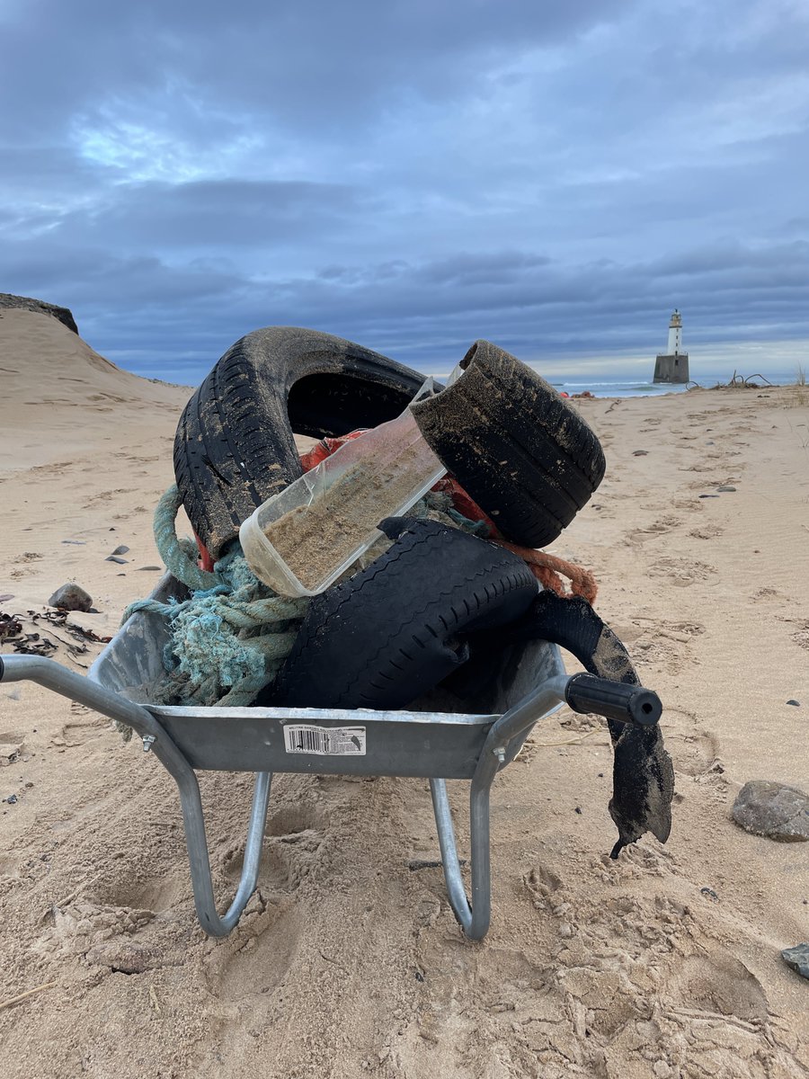🙌 We had our final clean-up of 2023 this morning at Rattray Head!
A huge thank-you to the volunteers from HMP Grampian, @balfourbeatty & the local
community for the effort you put in!

#beachcleanup #communitycleanup #TurningthePlasticTide #EastGrampianCoastalPartnership
