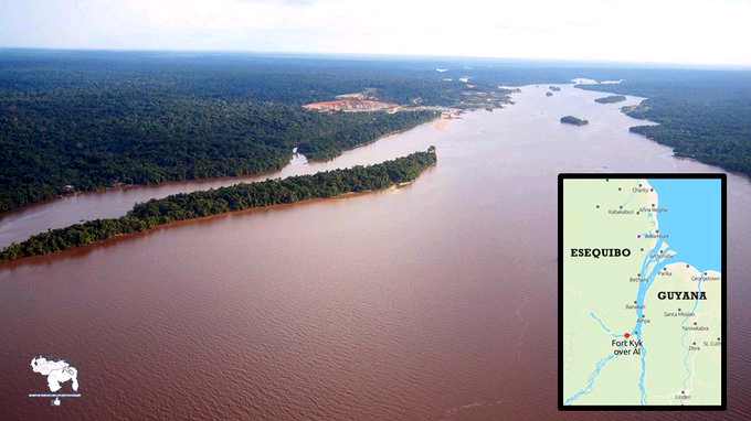 #ImagenesDeNuestroEsequibo Río Mazaruni y la Isla Fuerte Kyck-Over-Al en el Territorio Esequibo. La Isla se encuentra en las confluencias de los ríos Essequibo, Mazaruni y Cuyuni. El fuerte se estableció en una isla de 6 km2 bordeada por los 3 ríos #EsequiboEsVenezuela #18Dic