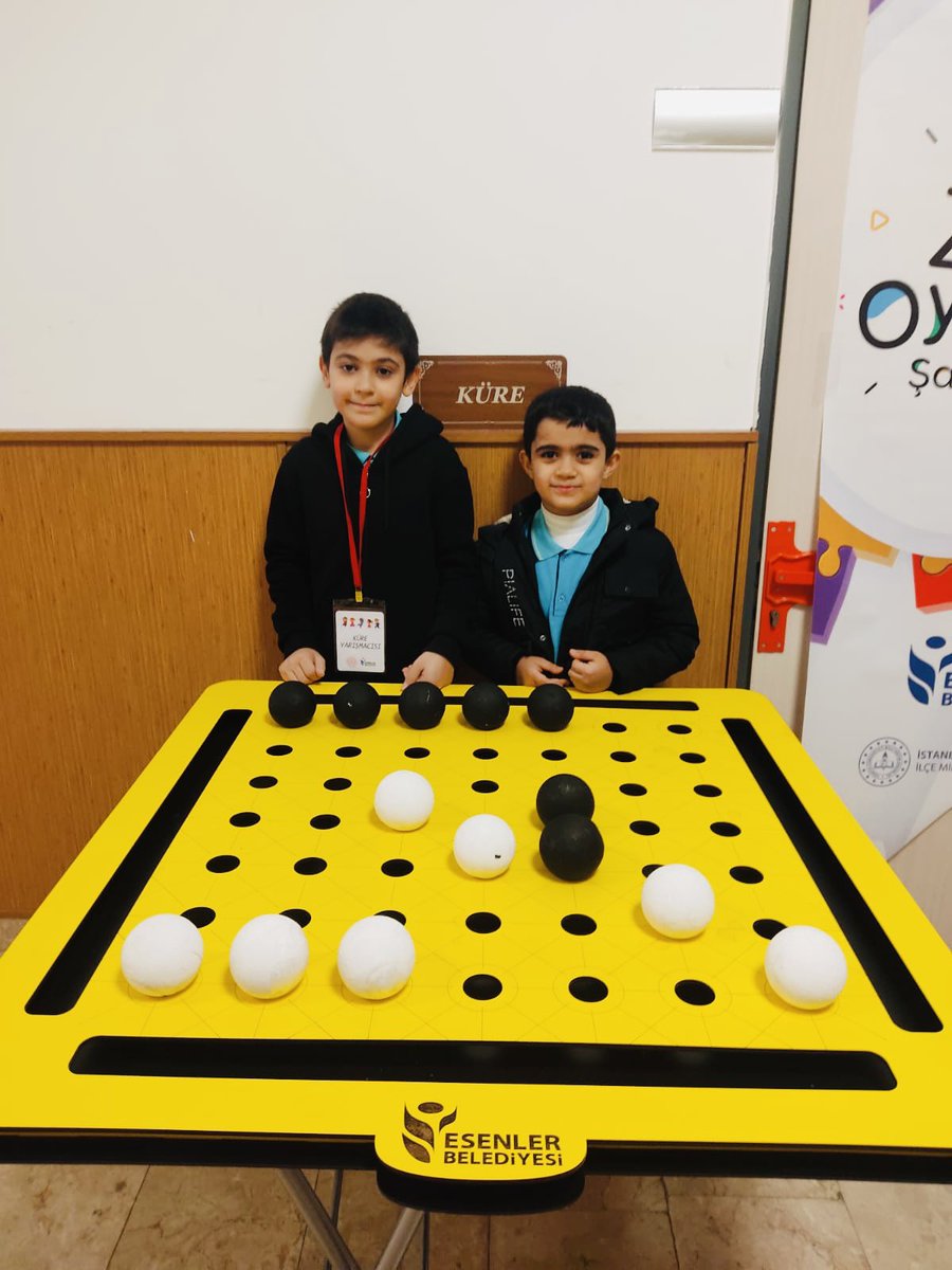 Esenler Belediyesi ve Esenler İlçe Mem tarafından düzenlenen Zeka Oyunları Şampiyonasının 2. Hafta oyunları bugün oynandı. Küre oyunundan turnuvaya katılan öğrencilerimiz güzel bir başarı elde etti. Öğretmenimizi ve öğrencilerimizi tebrik eder başarılarının devamını dileriz.👏🏻