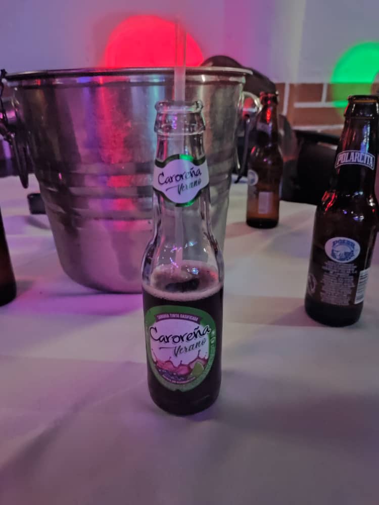 chamavampz's tweet image. Nada como el after office con una caroreña 🤭 #DiadeLaCaroreña