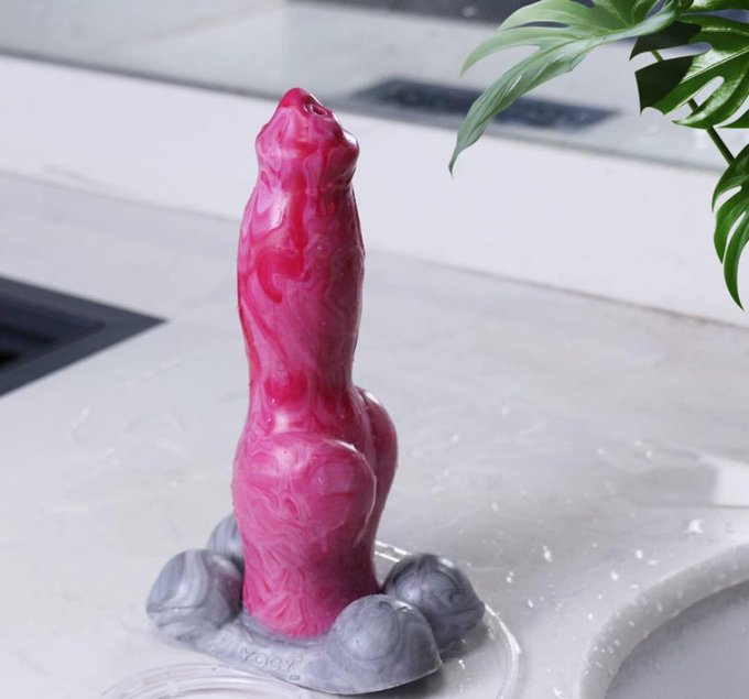 I bought my first size queen toy! And it&rsquo;s very knotty lmao! That thing is huge!!! But I got it all in<a href="/tag/assassincreedmirage"class="tags"><span>#assassincreedmirage</span></a>