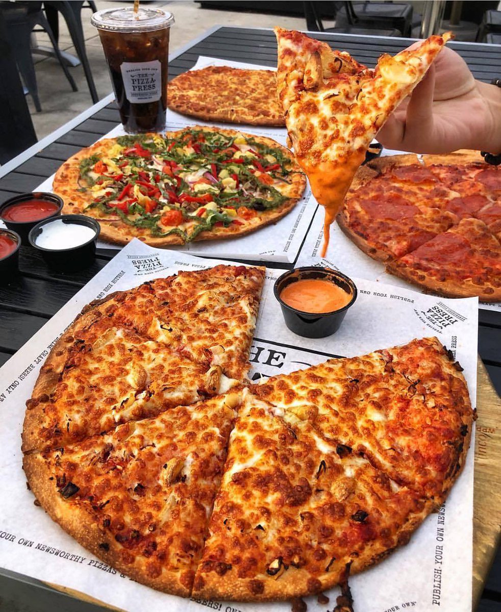 Place your orders!🍕 #kaduna #foodie #food #foodporn #gift #pizzalovers  #pizzamania #pizza #pizza🍕 #pizzaria #asoebi #asoebibellanaija…
