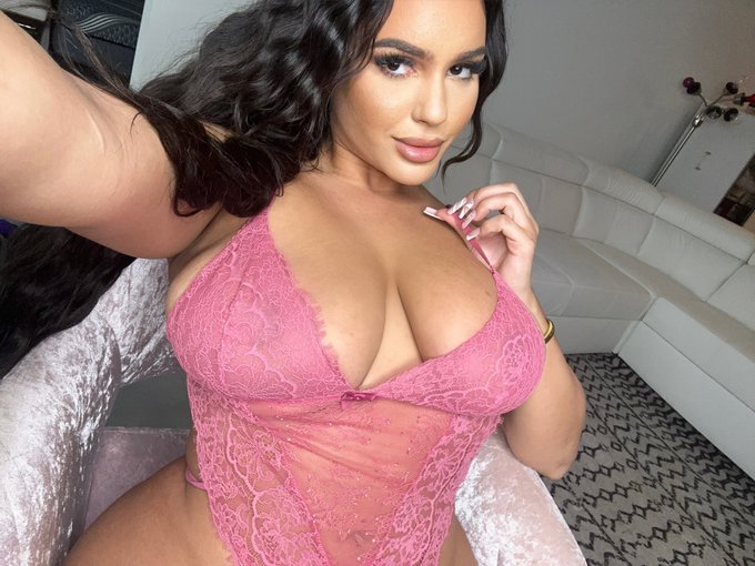 +1 (615) 973-0417 . Send me a selfie back ❤️ https://t.co/NhpQpcg0P6