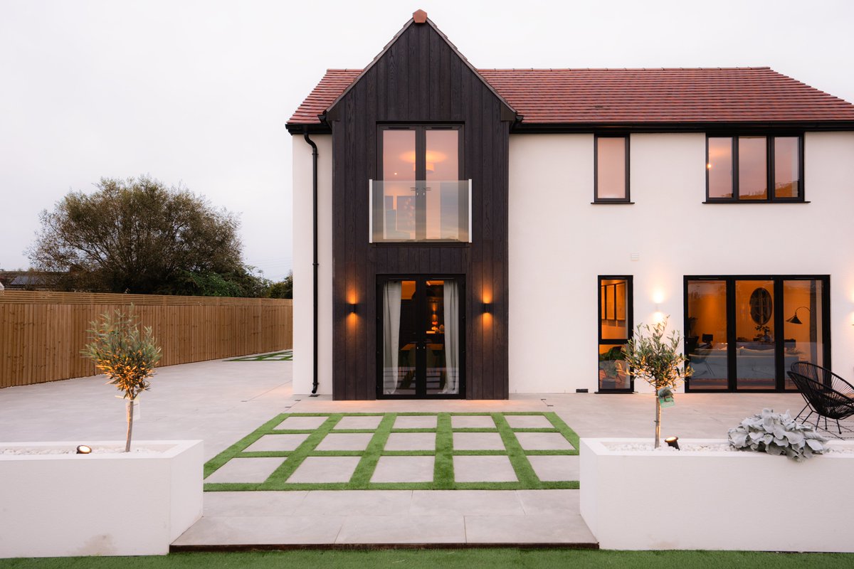 Talk about wow factor! This luxury new build, features our Prestige range of windows, bi-folds, French doors and composite door frames, all finished in one of our standard colours, Jet Black - 9005. All installed by @maynardwindows - great job!👏 📸- thepropertyphotographerltd