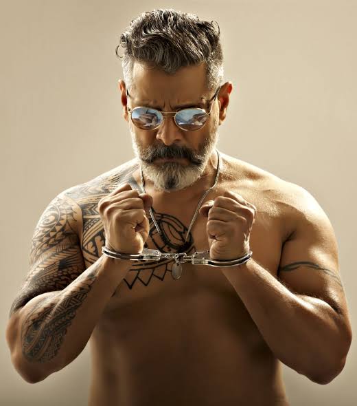 This Look Deserves a Better Film 🥹

#ChiyaanVikram #KadaramKondan #Vikram