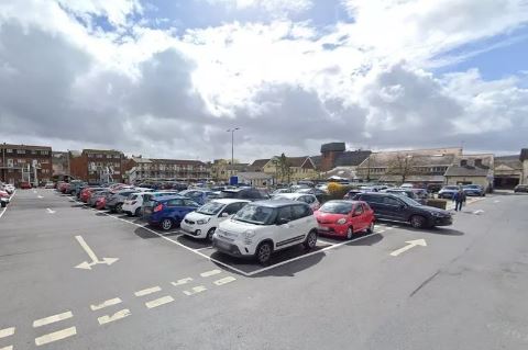 The streets in Carmarthenshire where you're most likely to get a parking fine tinyurl.com/bdecrn4b