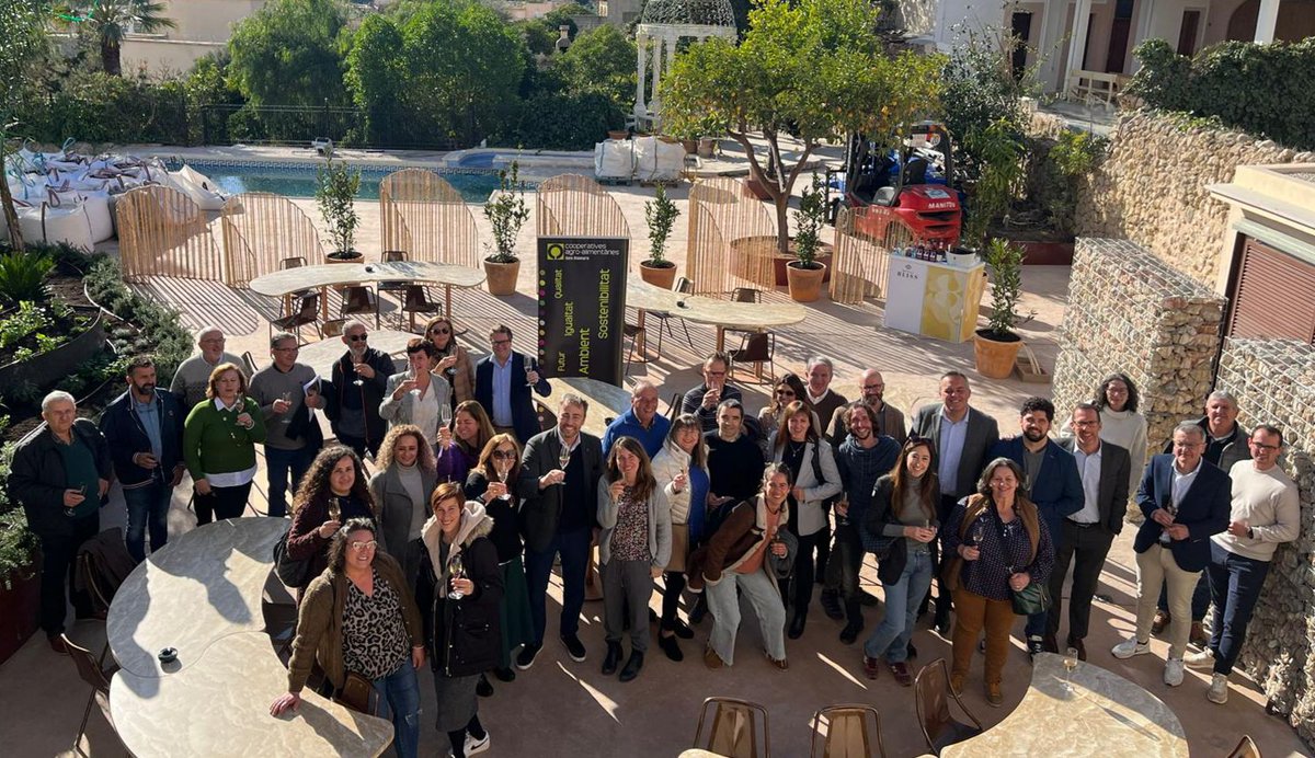 siyonoproduzco (@siyonoproduzco) on Twitter photo Si el sector agrario de las Illes Balears no produce, ¿cómo sería un día sin alimentos locales? 🤔 <a href="/CoopAgroIB/">Cooperatives Agro-alimentàries Illes Balears</a>
📰 Más información: siyonoproduzcotunocomes.com/si-sector-agra…
#synptnc #alimentos #frutasyhortalizas #cereales #illesbalears #cooperativismo #suministros #jornadas Si el sector agrario de las Illes Balears no produce, ¿cómo sería un día sin alimentos locales? 🤔 <a href="/CoopAgroIB/">Cooperatives Agro-alimentàries Illes Balears</a>
📰 Más información: siyonoproduzcotunocomes.com/si-sector-agra…
#synptnc #alimentos #frutasyhortalizas #cereales #illesbalears #cooperativismo #suministros #jornadas