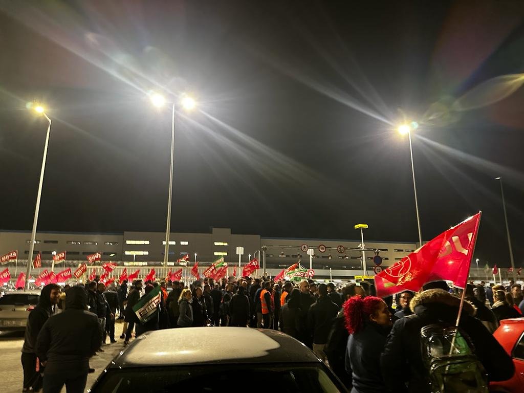 Cuando la clase trabajadora se une, no hay quién pueda derrotarla ✊

Éxito completo en la primera jornada de lucha en Amazon Dos Hermanas 🙋‍♀️🙋

¡Y hasta la victoria siempre, compañeras!