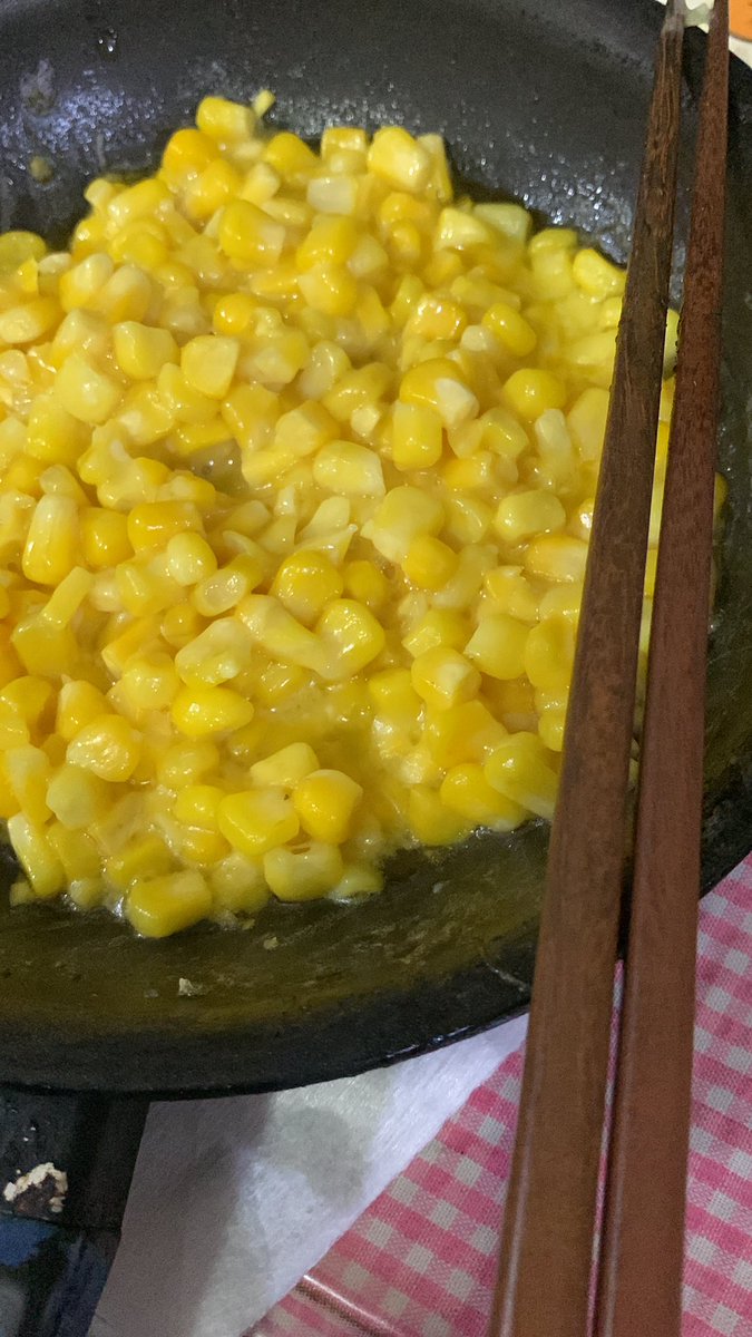 triloktu's tweet image. Literally pulang kerja(?) liat ada apa makanan di rumah terus ternyata di kulkas masih ada jasuke dikasih sepupu terus dipanasin dan semager itu buat naruh di piring/mangkok(?) #curcol