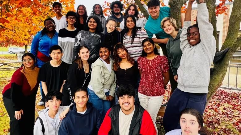 Congratulations Mayfield "Magnetics" vocal jazz repertoire! Students from Mayfield Secondary School are the winners of the 2023 Canadian Music Class Challenge. Watch their performance peelschools.org/news/students-…