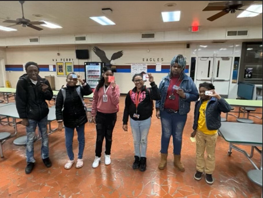 Thank you to Trinity Episcopal Cathedral Church for providing Cookies & Cocoa to afterschool students. They also raffled off gift cards to students. @TrinityCathedra