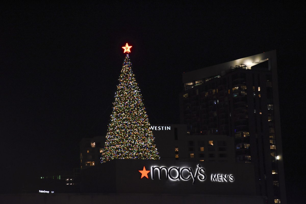 GAFollowers's tweet image. After 74 years the Macy Great Tree Lighting at Lenox Mall will be no longer.