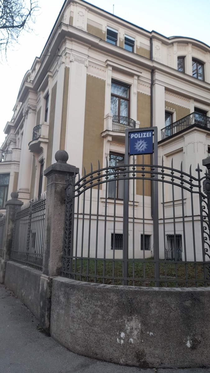 EnnoZitzmann's tweet photo. .@polizeiSWN PI Mitte von der Herr #martinflemming unter 0821 3232270 mich heut anrief, um zu versuchen, mich einzuschüchtern&mir&meiner Familie erneut antisemitisch zu drohen, um sich #gregorrudat & @Eva_K_Weber vor Strafverfolgung zu schützen. #Antisemitism #Antisemitismus 🇮🇱✡️ https://t.co/YpkM76vYwa