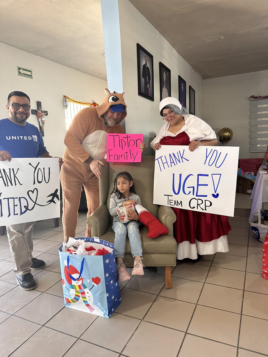 What a life changing experience volunteering with United at Casa Hogar in MX. Bringing holiday cheer, gifts, and love!! Happy Holidays! #TeamCRP✈️ @UGESocial @DaveMichMiller @jeff_riedel160 #WeAreStrongerTOGETHER #UGEUA✈️🫶🏾