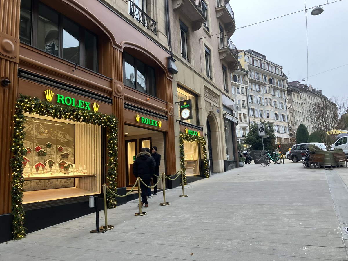 Currently in Geneva🇨🇭- nice place, but holy moly it’s expensive here. As an example, you’re looking at just under £15 for a McDonald’s meal. Slight contrast from my last city break in Sarajevo a few months back…