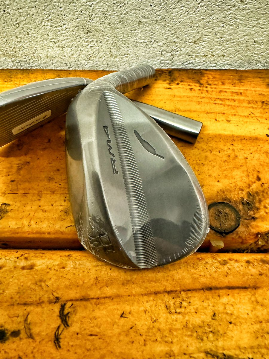 Just arrived back in @Fourteengolf Wedges, all about functional beauty, gorgeous to look at and have the highest performance. 

The groundbreaking RM4 wedges create unmatched spin accuracy and control in all conditions, producing the best results in a high-performance wedge.