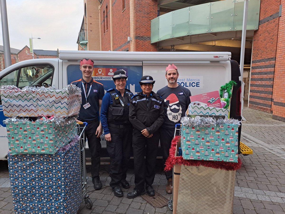 Children's Christmas presents collected by officers & Staff at Castle St Police Station dropped off to B&M this afternoon for Mission Christmas. #missionchristmas #bmstores #policingpromise #stmartinsquarter