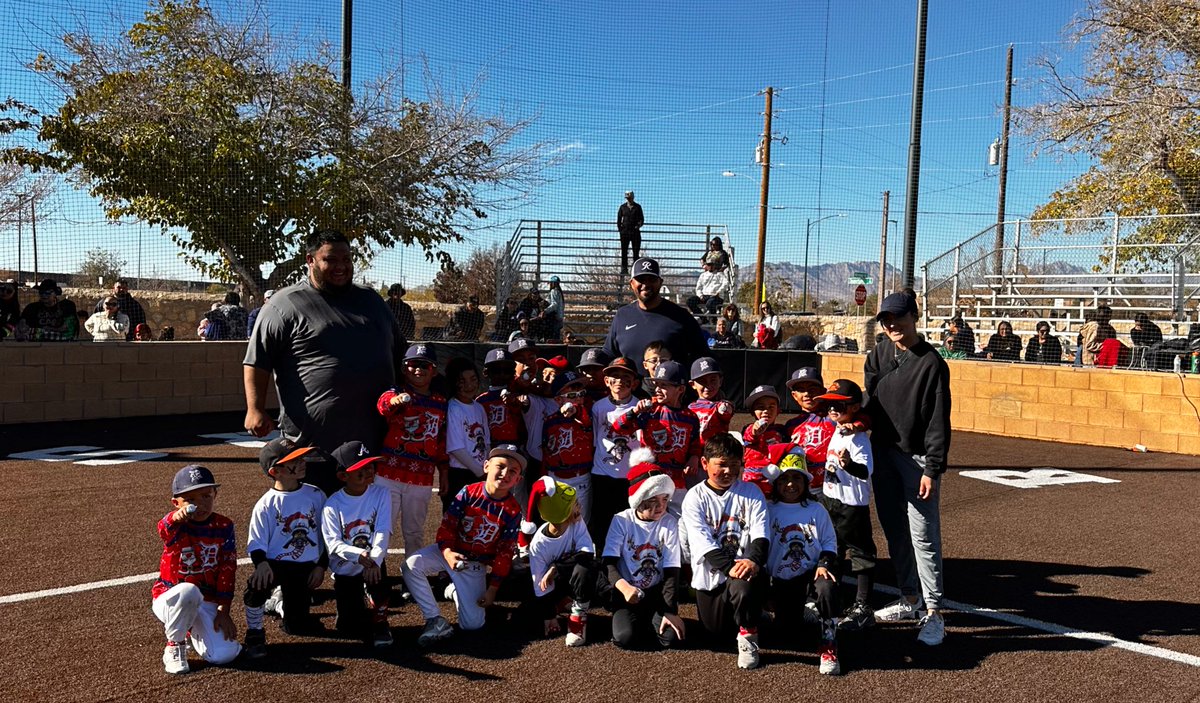 Recap of our 2023 Riverside 7U Winter Classic ⚾️🤘🏽❄️ Thank you to everyone who came out to play! It was a fun one!! Congratulations to our MVP’s & The 7U Desperados for taking it this year!! #Winning #MVP #Toysfortots #ForTheValley #LockTheGates 🏆