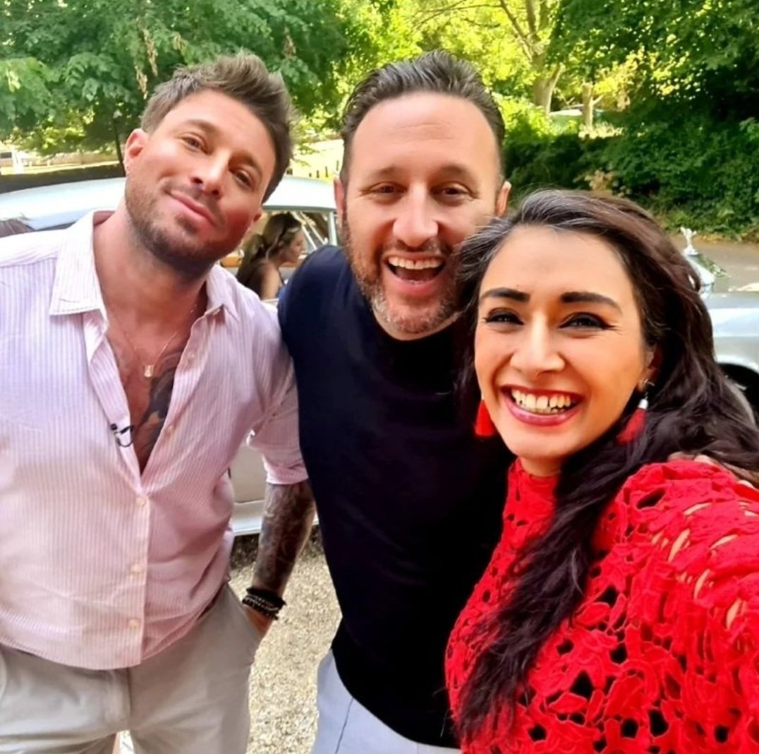 Ahhh summer seems so long ago, but we can bring summer back for one night only @AntonyCosta & @MrDuncanJames! 🥳 It's an oldie but a goodie, so tune in to @AntiqueRoadTrip tonight 4.45pm @BBCTwo if you're in Wales.....! 😵‍💫😬🤣 If not, get it on iplayer! 🥳👑👊🙌💞