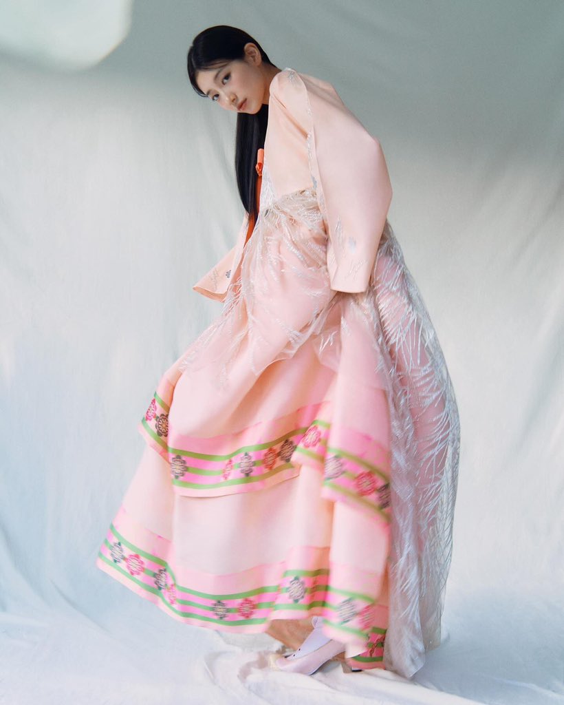 ✧  [ صور ]
المزيد من صور سوزي بزي الهانبوك لمجلة ELLE كوريا يناير 2024 

• سيتم عرض هذه الصور في نيويورك تايمز سكوير ابتداءً من 24 ديسمبر