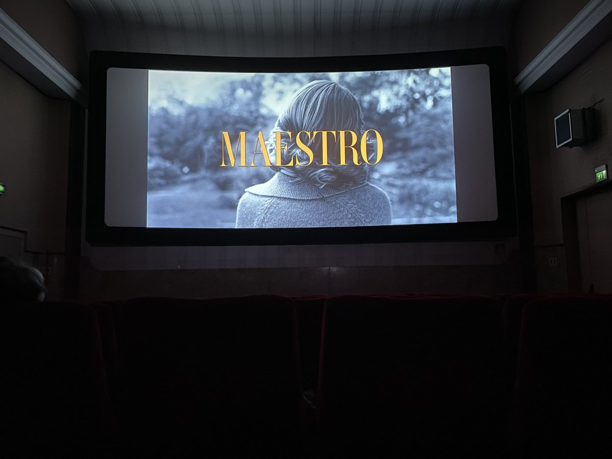 SVespy13's tweet image. comunque martedì 12 dicembre sono stata a firenze ed è successa questa cosa bellissima, perchè io dovevo per forza vedere maestro in sala (è un film che solo lì andrebbe visto), voi che mi sopportate qui sopra sapete esattamente il motivo. 📽️💌🤍🎼