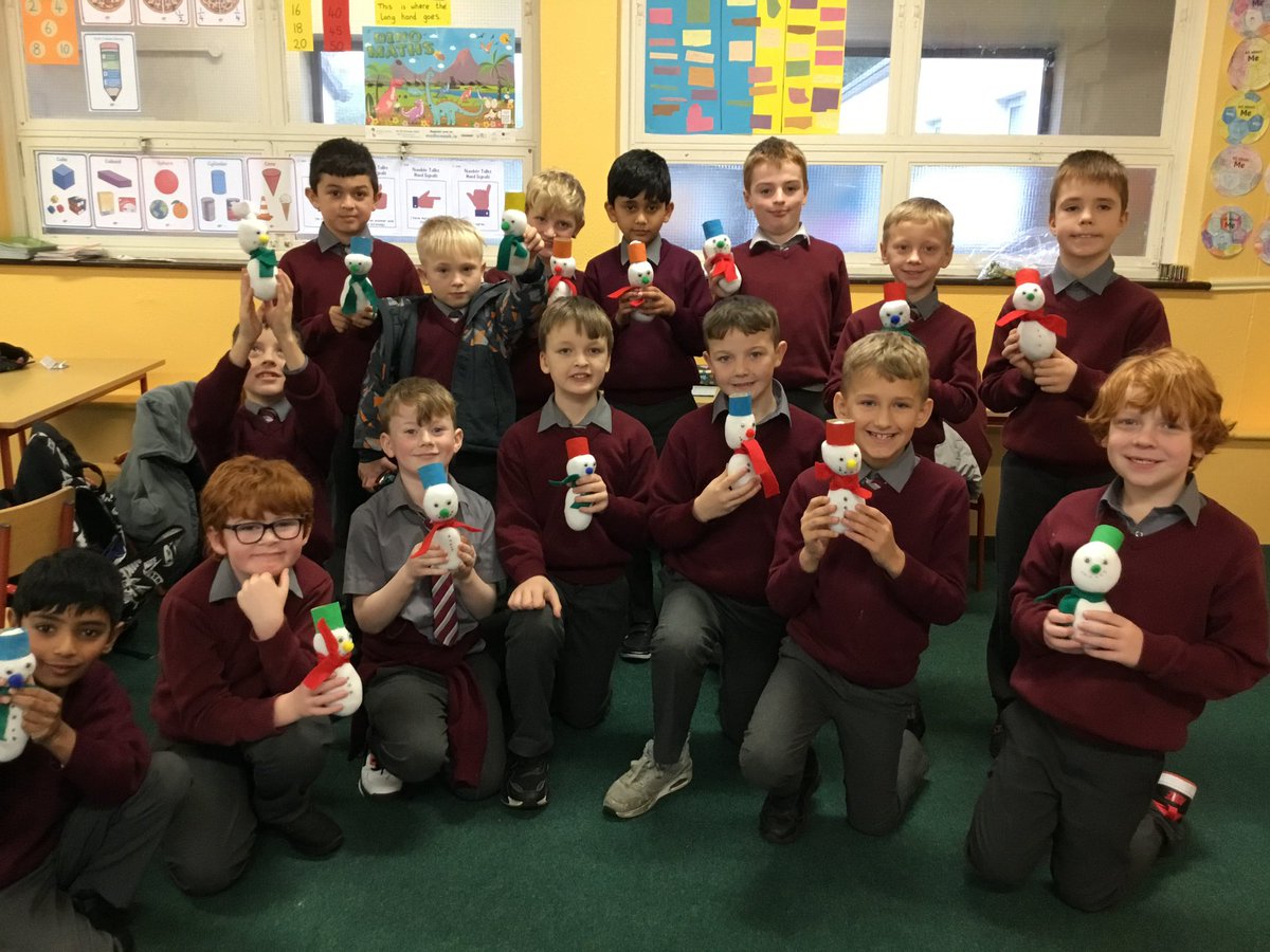 A busy morning of Christmas crafting in 2nd class