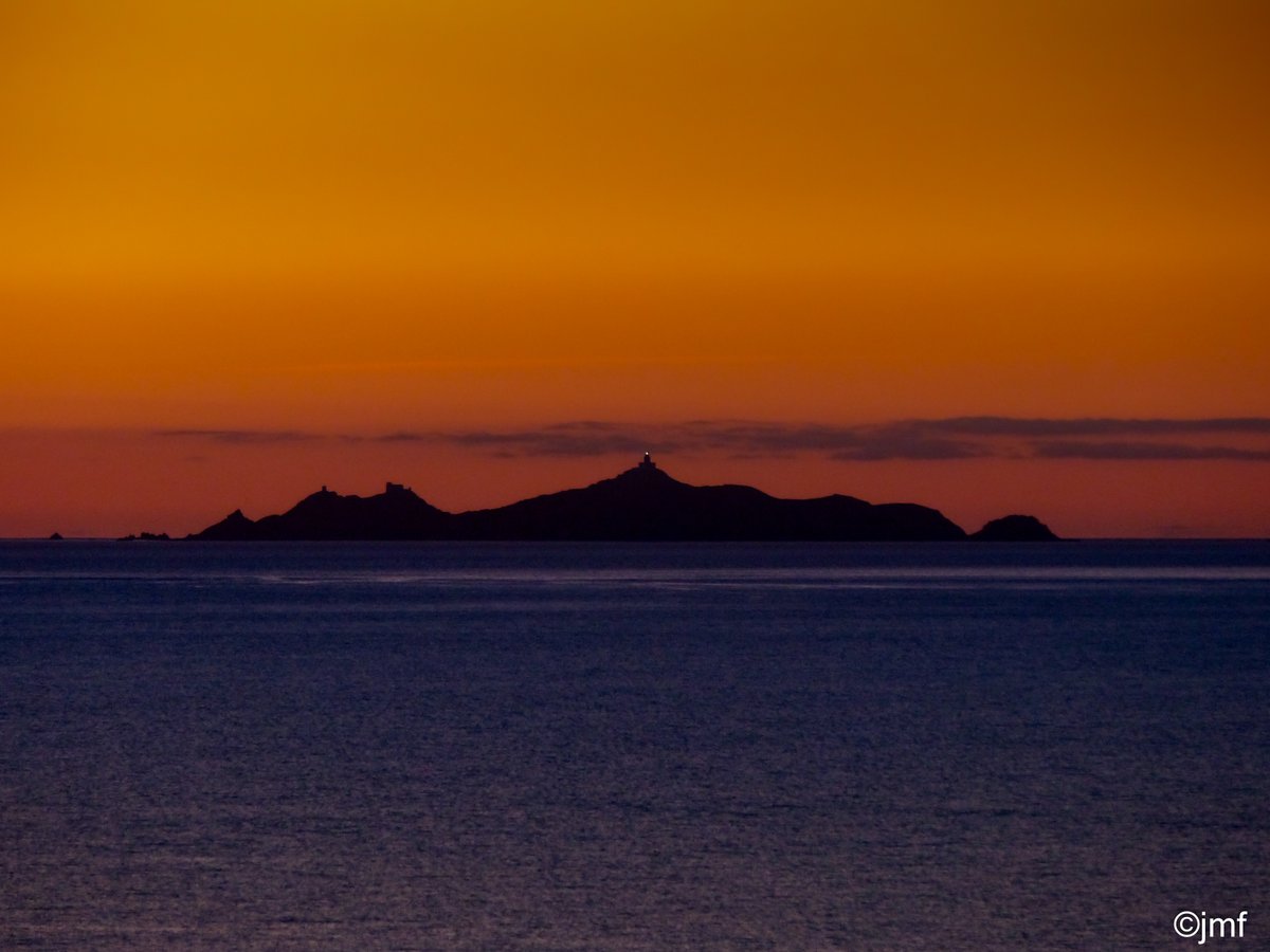 Coucher de soleil du jour sur les iles Sanguinaires
#Porticcio #Ajaccio #Corse #Corsica #Island #Photography
