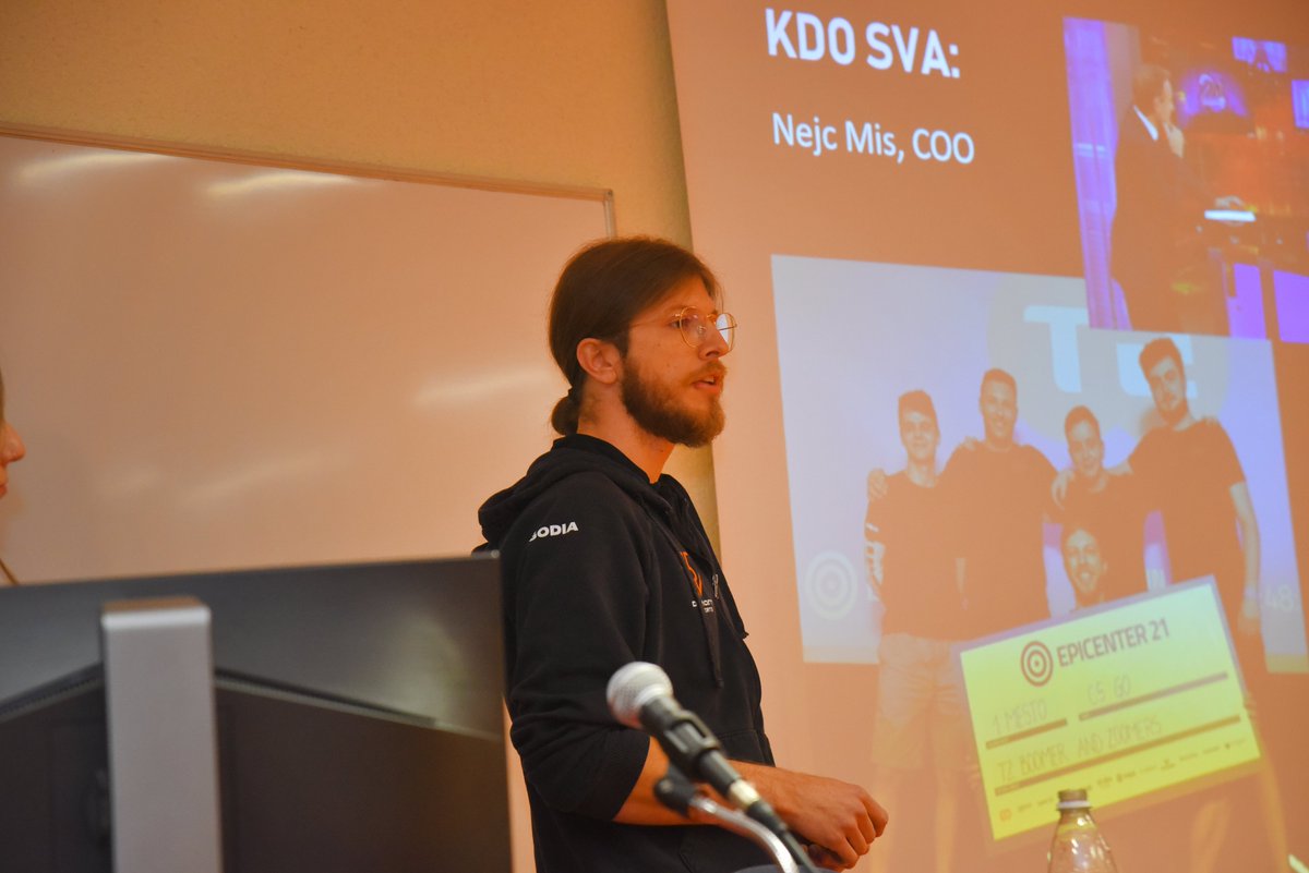 EsportsDiamant's tweet image. Our COO @saveeey and psychologist @PlagueRat6 recently spoke at SPTŠ MS High School📚
Students learned about the world of esports, our inner workings and the importance of mental and physical health when it comes to succeeding as a pro 💪🧠