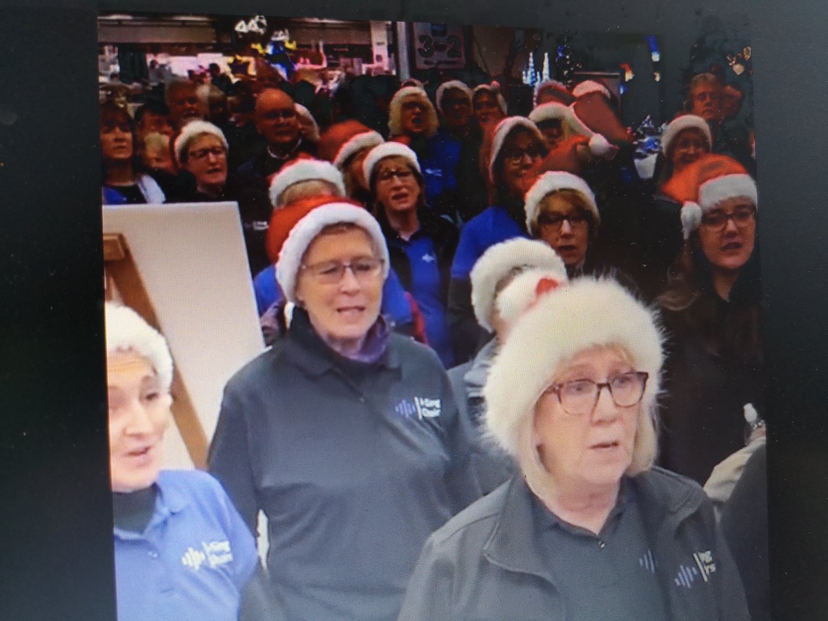 Watch joyous flashmob surprise Christmas shoppers with touching Pogues hit
birminghammail.co.uk/news/midlands-…