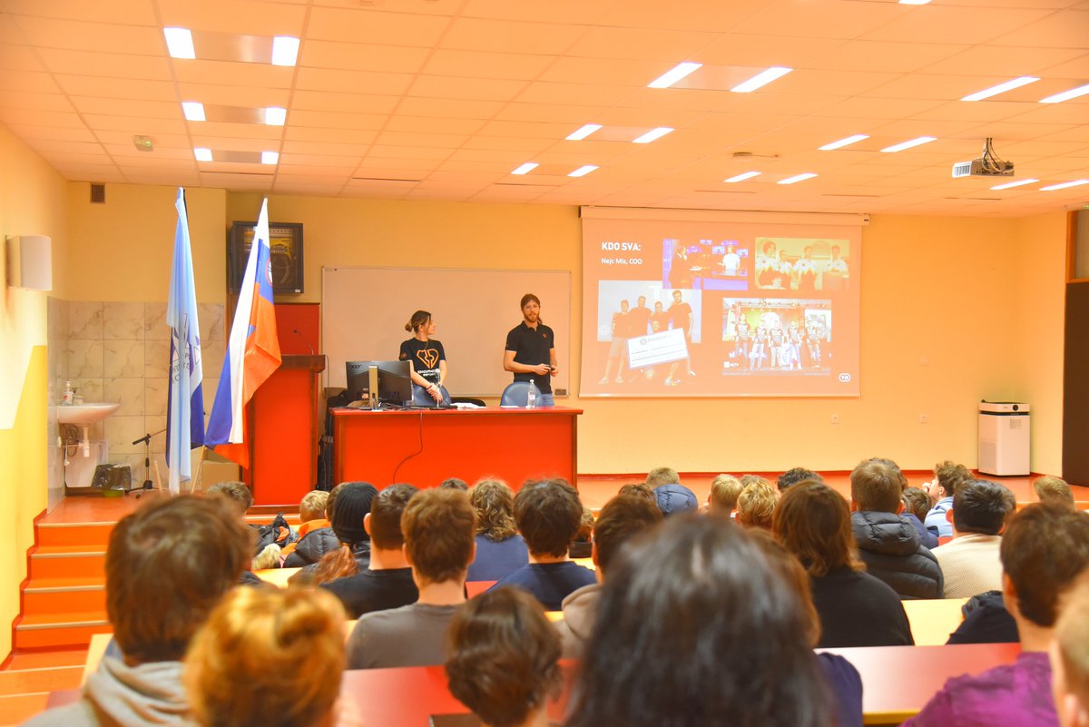 EsportsDiamant's tweet image. Our COO @saveeey and psychologist @PlagueRat6 recently spoke at SPTŠ MS High School📚
Students learned about the world of esports, our inner workings and the importance of mental and physical health when it comes to succeeding as a pro 💪🧠