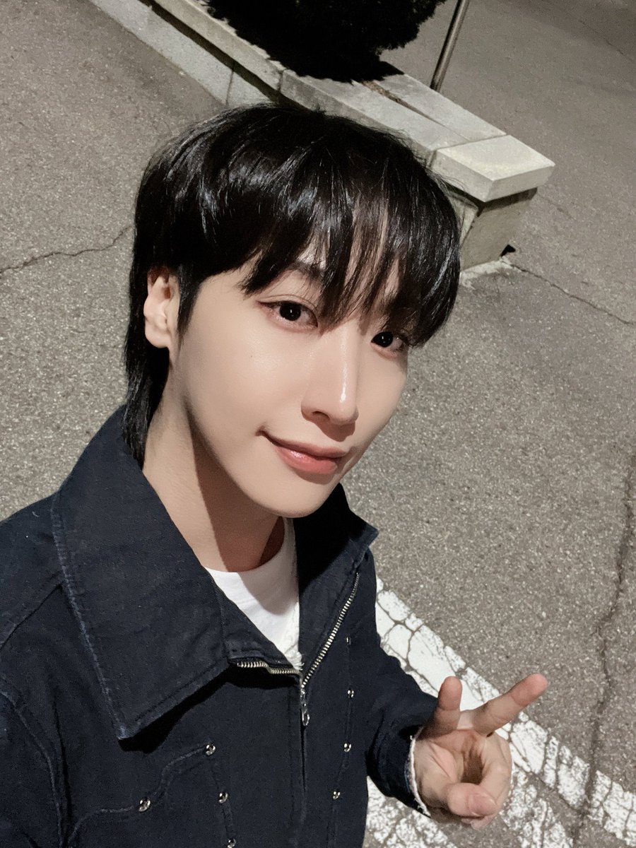 BR_DONGMYEONG's tweet photo. [#STARCANDY 🍭 181223]

Confira as fotos da rádio de hoje 💛

#ONEWE #원위 #동명 #DONGMYEONG https://t.co/HaopDRNn4M