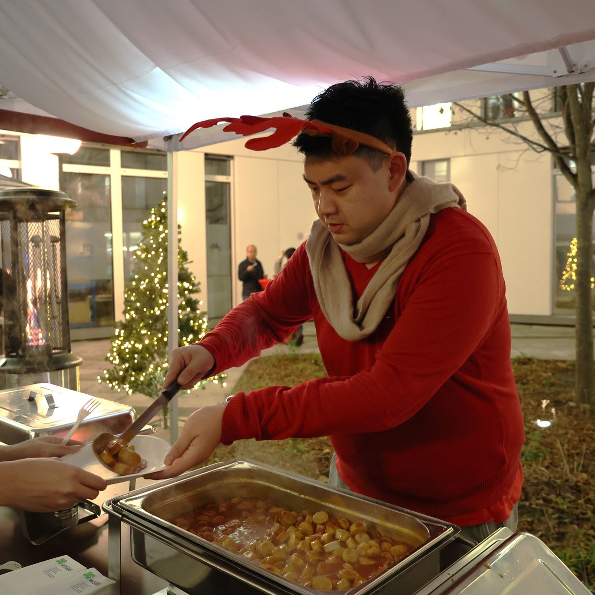 Check out the Christmas heat here!🎄🎅We want to share the joy, the caring, and the best wishes with all of you together🎵♥
#wearehuawei #passionunlockspotential