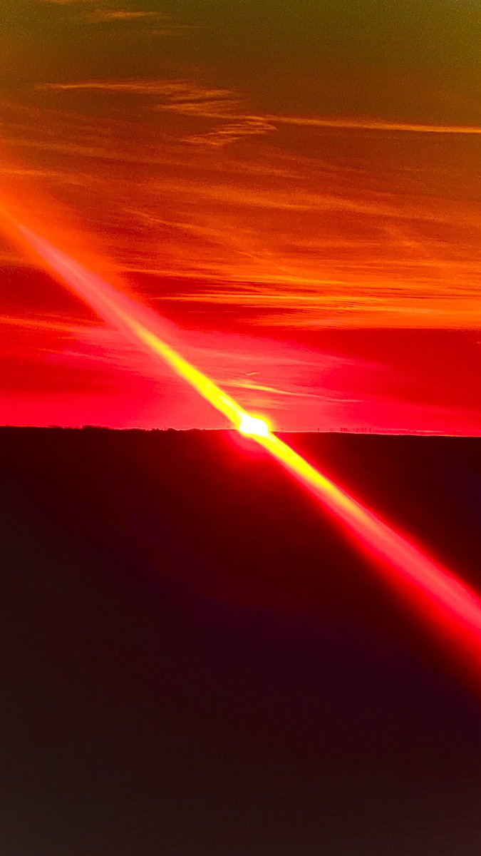 Just one ray of #sunshine can heal #darkofdecades #damrubajega #3rdeye #sunrisetoheal #sunrise #infinitehealing #souljoy #meditation #suryadev