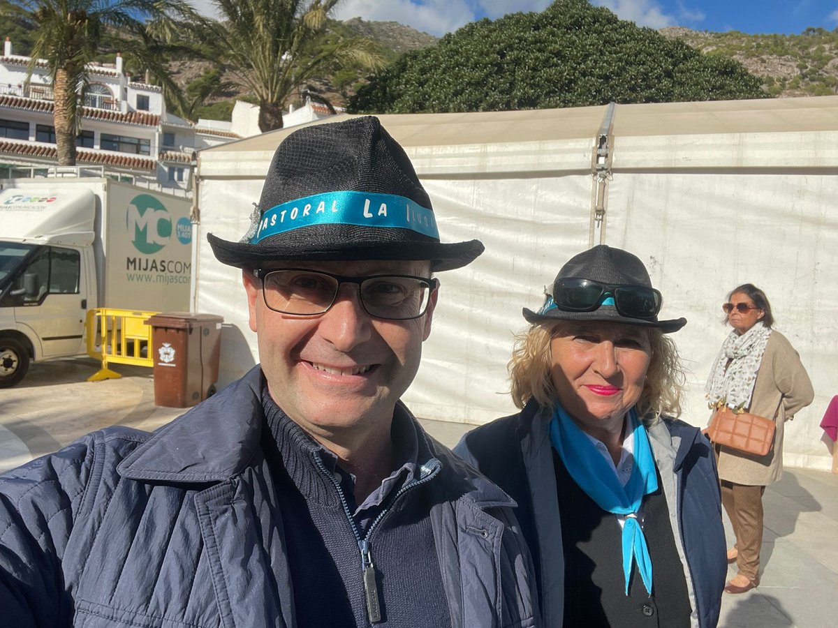 JCMartinTorres's tweet photo. 👉La Plaza Virgen de La Peña acogió el XXXVIII ENCUENTRO DE PASTORALES VILLA DE MIJAS con un gran éxito de participación. Como siempre, Corro Alarcon, alma del certamen ha congregado a un gran número de agrupaciones locales y malagueñas. ¡Enhorabuena! https://t.co/hoFkJkJEzB