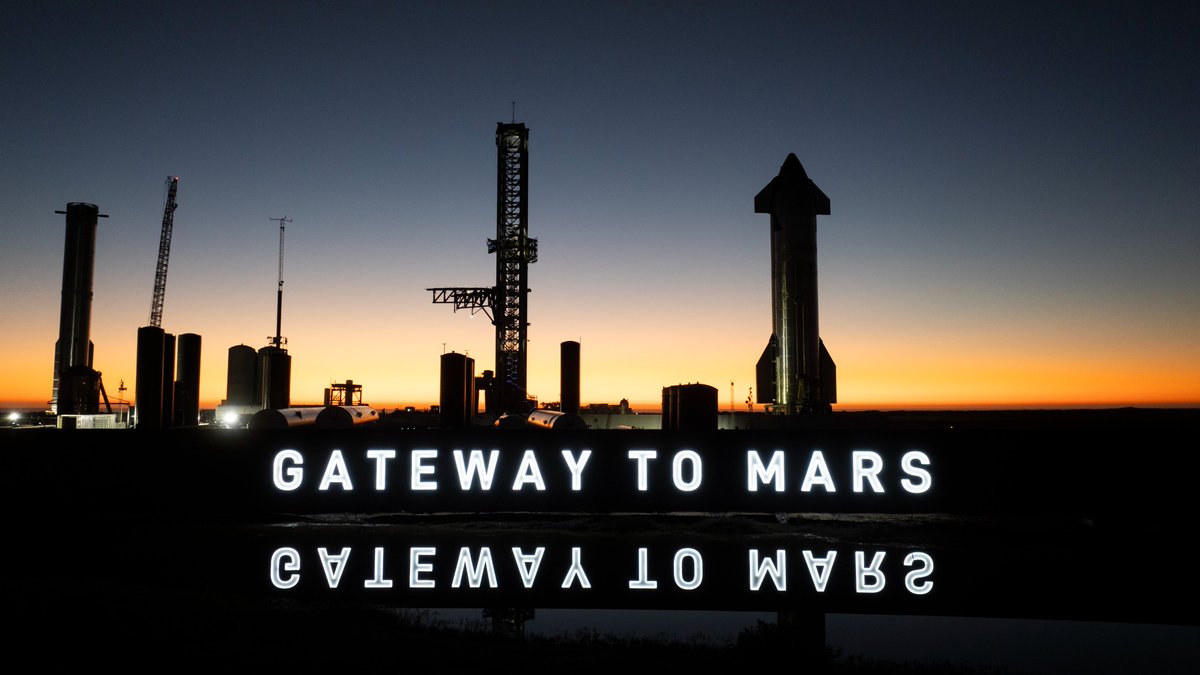 Flight 3 vehicles on the pad at Starbase for testing ahead of Starship's next launch