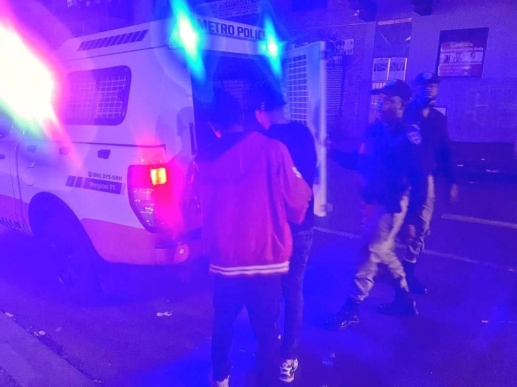 JMPD RegionF1 officers were patrolling at Biccard Street, Braamfontein. 

A male stopped them & alleged that he was robbed of his cell phone & stabbed by 2x males. 

He pointed the suspects. Both suspects confessed that they robbed & stabbed him. They were arrested for Assault.