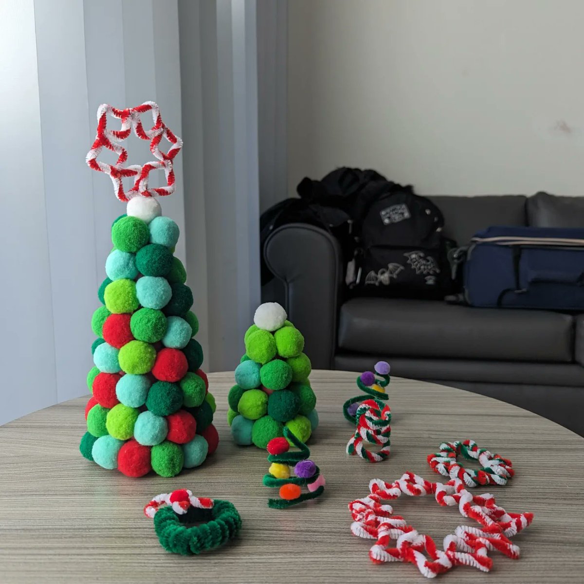 NUH_CFUnit's tweet image. A few of the many Christmas crafts completed on the ward recently! 🎄🎅🦌