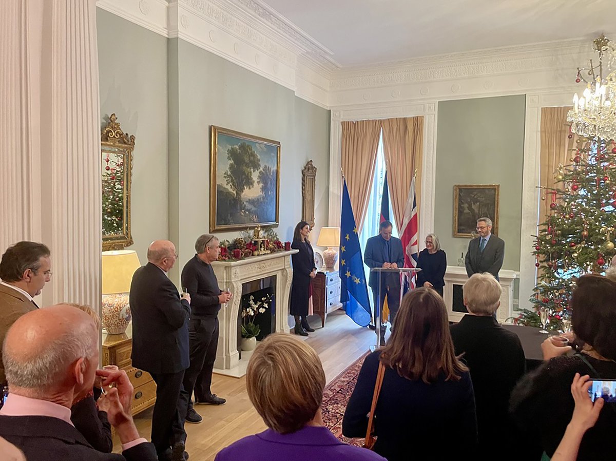 Great honour to present Isabelle &amp; Felix Couchman with Germany's Cross of the Order of Merit,recognising their exceptional contribution to 🇬🇧🇩🇪 reconciliation. Their campaign for a change to the German Nationality Act was path-breaking for many Nazi victims &amp; descendants globally