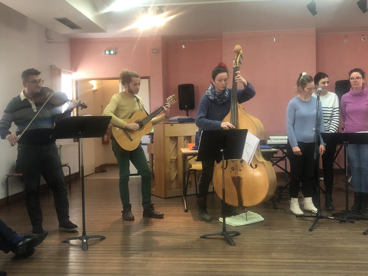 <a href="/DSDEN55/">DSDEN55</a> <a href="/INECCLorraine/">INECC Lorraine / a quitté X le 19 novembre 2024</a> <a href="/daac_nancy_metz/">Sophie Renaudin #EAC #lecture #oral #territoires</a> Quand notre 2è jour de formation DCCE ressemble à une jam session … plaisir des formations inter catégorielles qui rassemblent enseignants et musiciens intervenants. Se jeter à l’eau, oser l’improvisation … bravo à tous et merci 😍