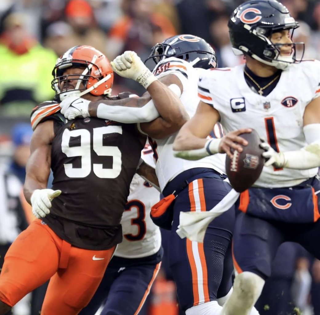 CLEsportsTalk's tweet image. #RETWEET IF THE @NFLOfficiating  IS BULLSHIT!!!