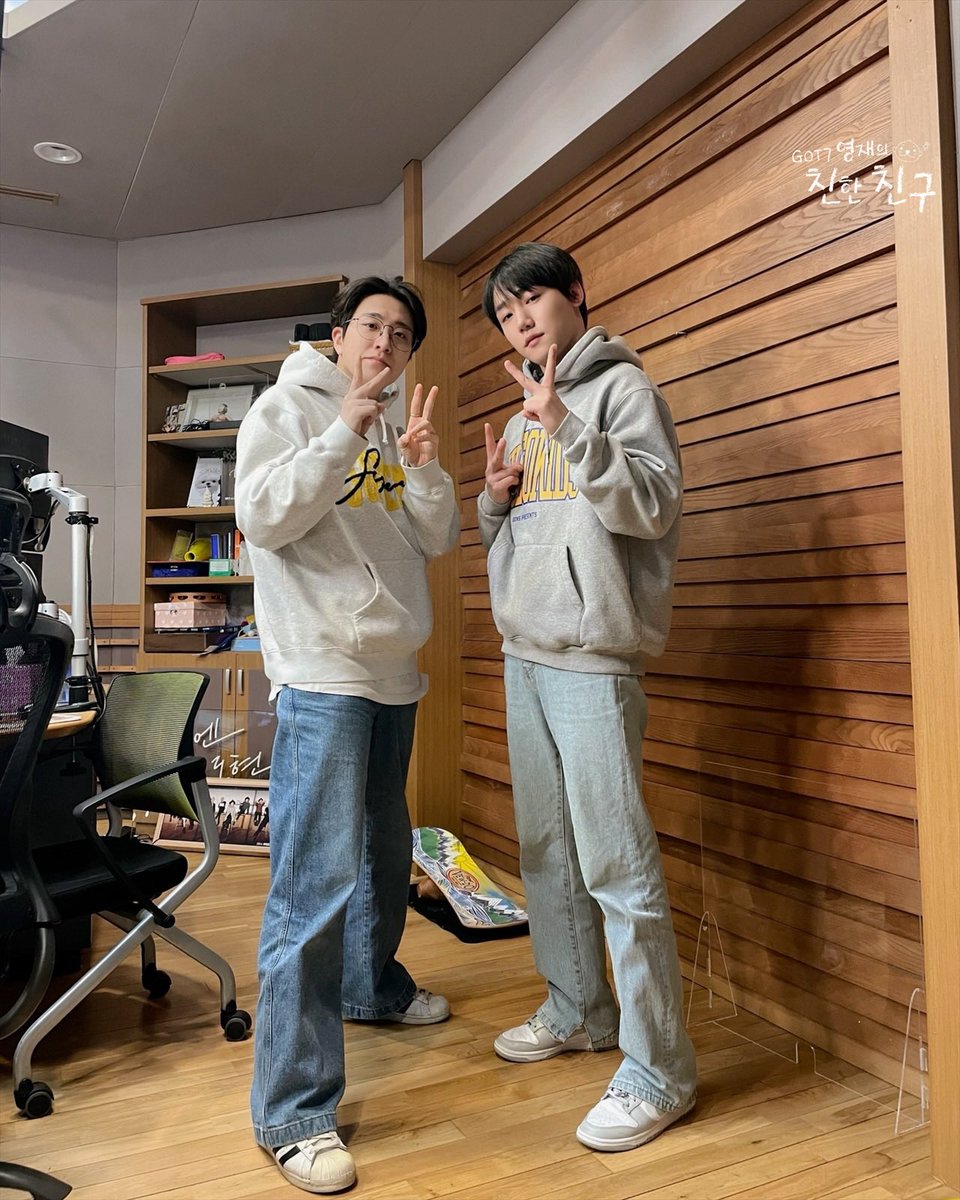 🦦친친🦦
#퀴즈달
#이장준 #골든차일드

미리 짠것도 아닌데!
본능적으로 커플룩을 입고 온 배춧국즈
두분의 사랑을 응원합니다 🥬💚

#MBC #RADIO #GOT7영재의친한친구 #친한친구 #친친 #달친친 #달디 #GOT7 #갓세븐 #영재 #YOUNGJAE