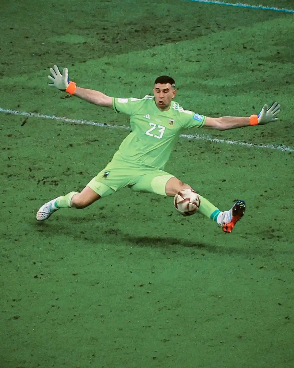 sportstickz's tweet photo. 1 Year of Argentina as a World Champions
#Messi𓃵 #Messi #MESSIDAY #ArgvsFra #Argentina #leomessi #LionelMessi #DiMaria #EmiMartinez https://t.co/qXVUkFCBO4